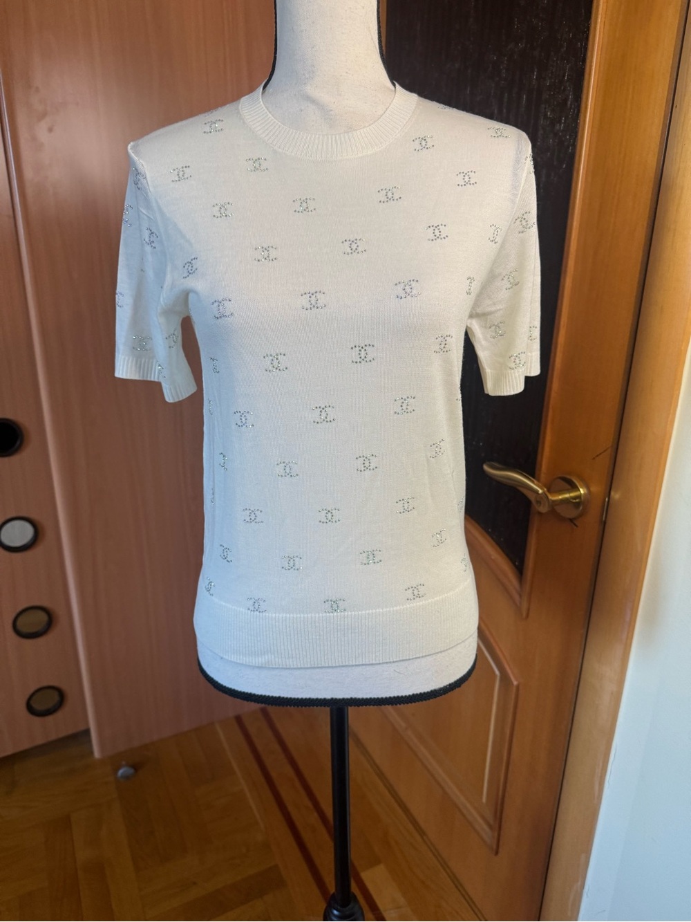 CHANEL Cream Short Sleeve Knit Top with Subtle Swarovski CC Eyelet Motif Sz M - Picture 8 of 16